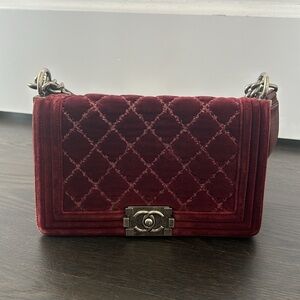 Chanel medium boy velvet